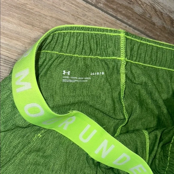 Under Armour Green Athletic Shorts Lightweight Design - Picture 2 of 4